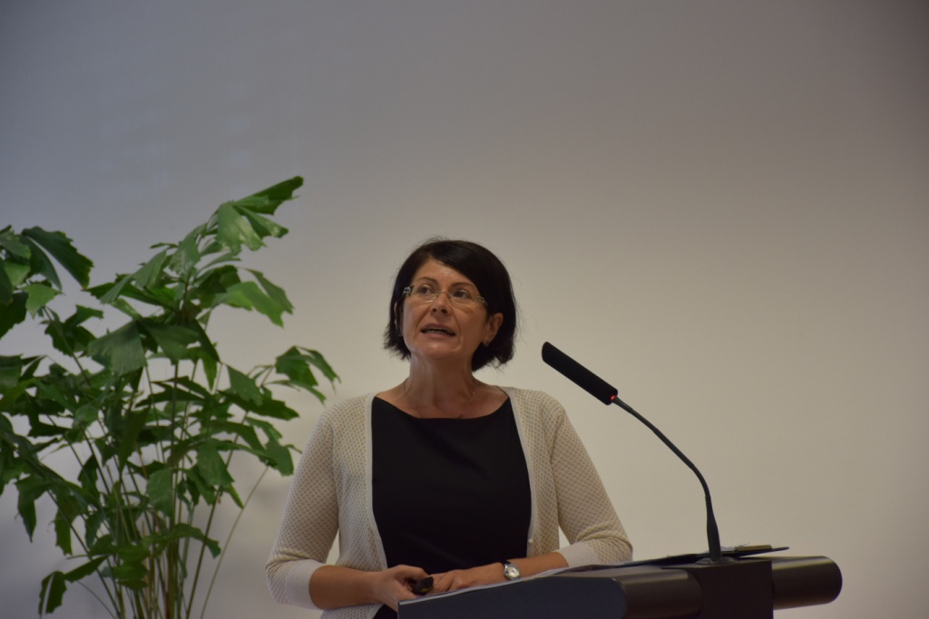 dr. Simona Bezjak